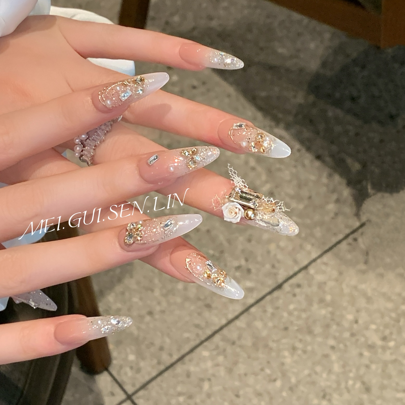 玫瑰森林小岛梨花手工定制穿戴甲法式长款香槟大钻轻奢爆闪美甲