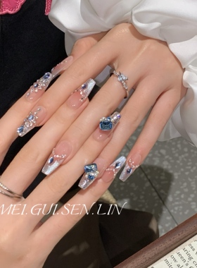 玫瑰森林赛里木湖穿戴甲蓝色钻夏日高级感法式猫眼爆闪成品美甲