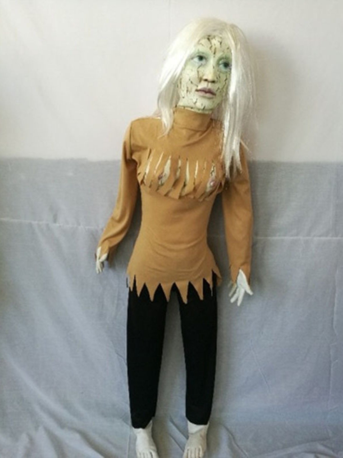 厂万圣节装饰鬼屋密室逃脱道具白发魔女丧尸干尸女鬼模型摆件促
