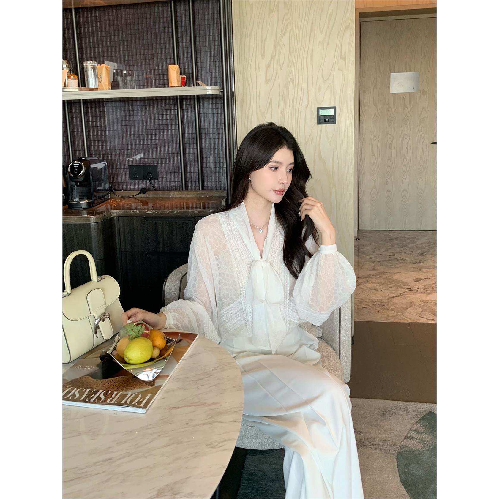 坤总KUN【智媛oni】白色蕾丝拼接雪纺衬衫女秋季覆古长袖上衣新款