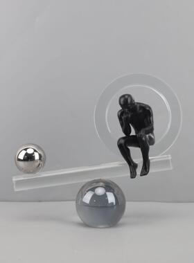 现代简约平衡思考人物工艺品摆件样板间客厅电视柜书房家居装饰品