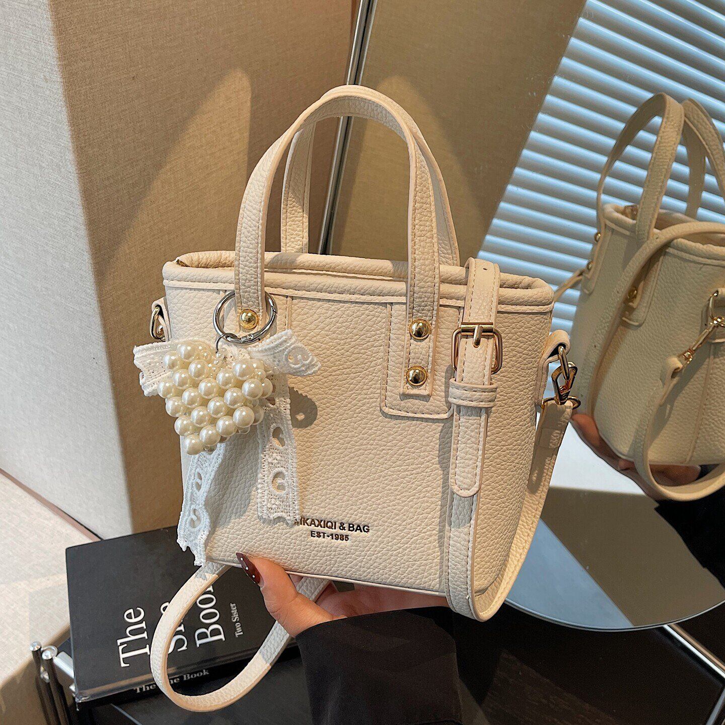 精致超火小包包女士2026新款夏天高级感斜挎包时尚爆款手节日礼品