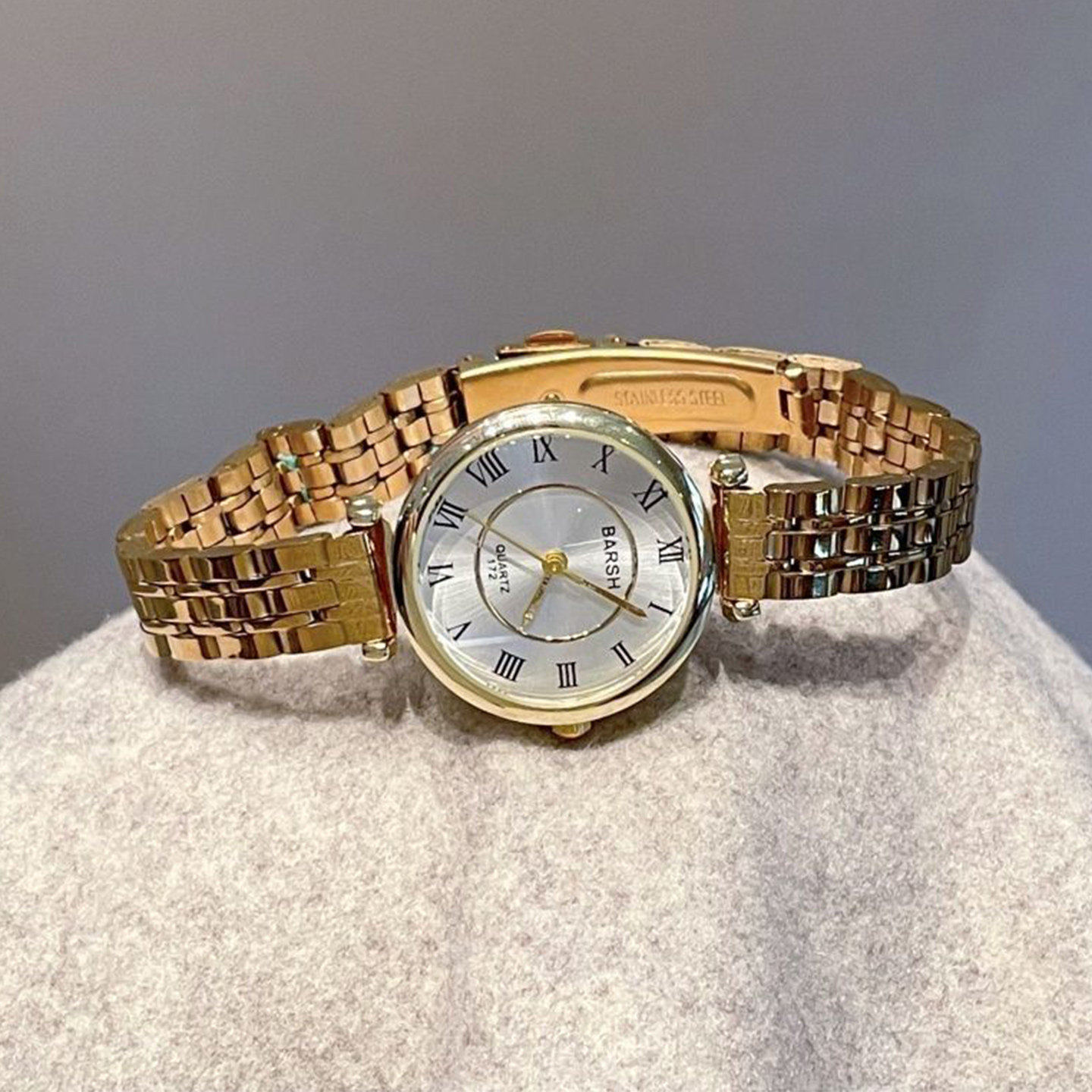 高级感小众轻奢手表女款学生上班族2026新款高颜值钢带指节日礼品