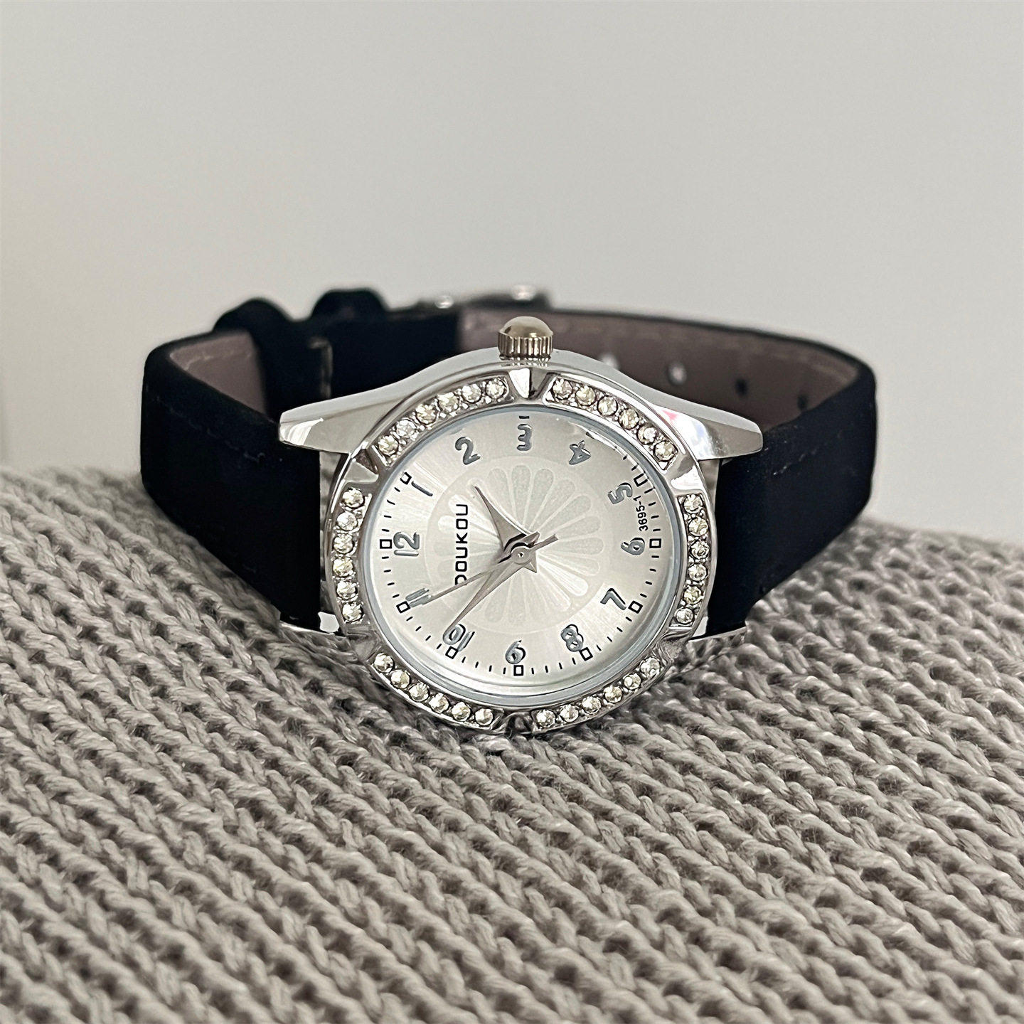 轻奢小众高级感手表女款学生上班族2026新款正流行精致镶节日礼品