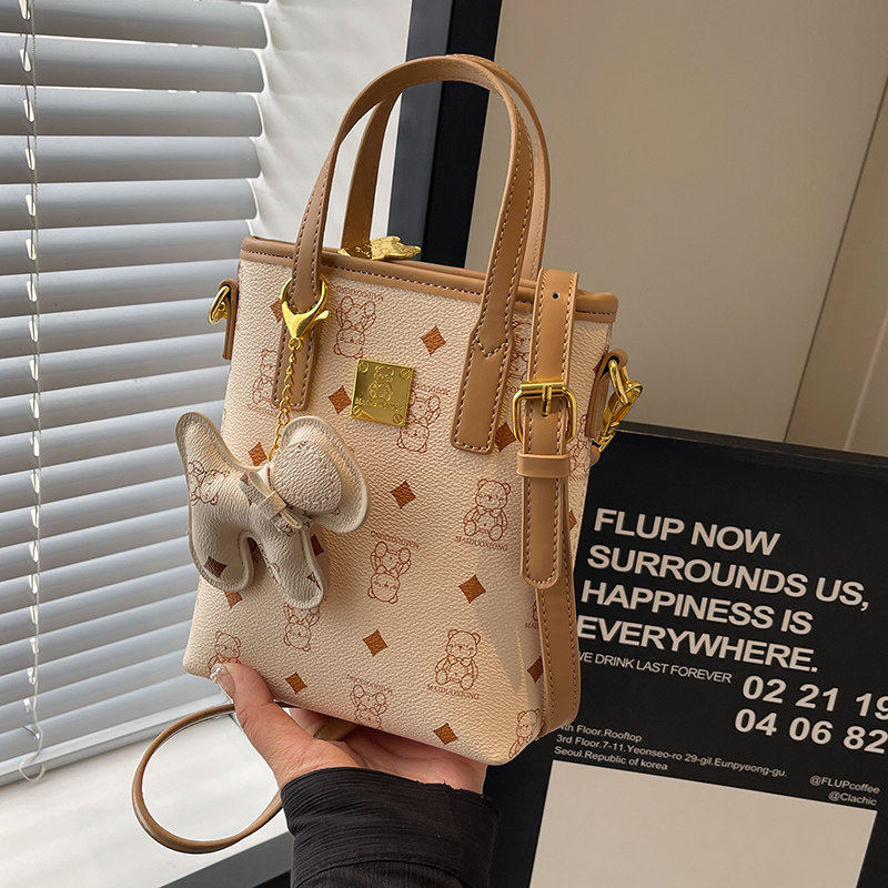 手机包女斜挎2026新款时尚小众设计女士手提水桶包装手机节日礼品