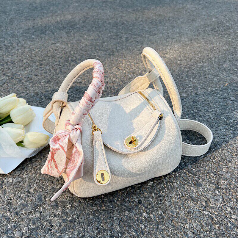 高级感女士包包2026新款上班通勤百搭斜挎包外出手提波士节日礼品