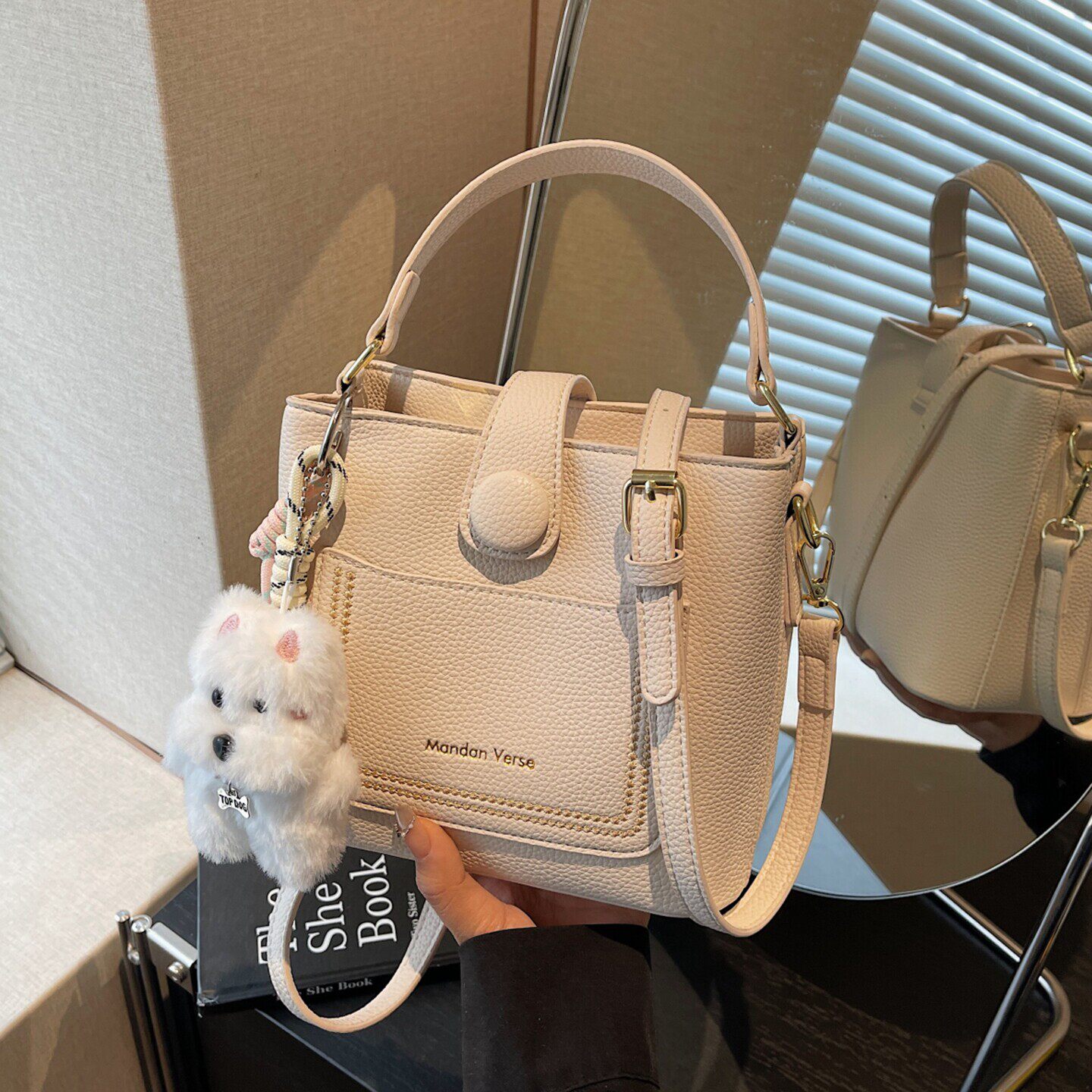 今年流行小包包女士2026新款春夏高级感通勤斜挎包百搭手节日礼品