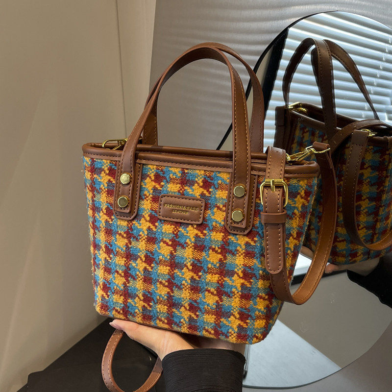 秋季上新格子小包包女式2026新款潮韩版复古百搭手提水桶节日礼品