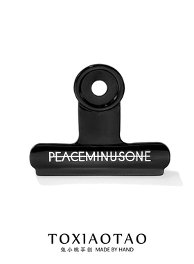 权志龙GD同款pmo夹子金属徽章胸针PEACE黑色字母高级感别针配饰品