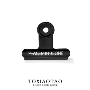 权志龙GD同款pmo夹子金属徽章胸针PEACE黑色字母高级感别针配饰品