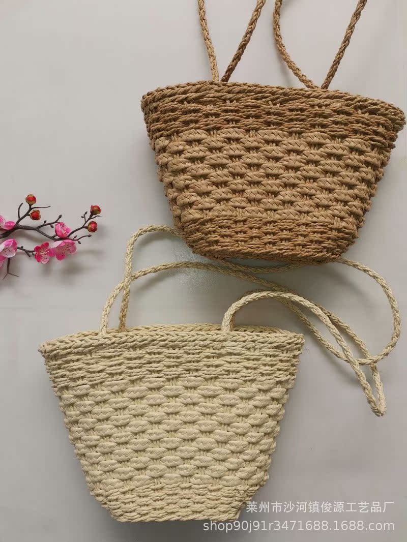 The paper distinguishes the single shoulder bag worn bag