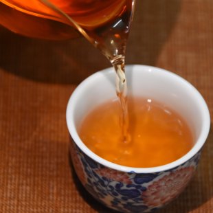 六堡茶广西黑茶明前茶传统工艺古法陈香茶叶送礼梧州特产