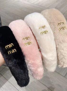 秋冬新款min字母白色毛绒发箍高级感发卡女款秋冬高颅顶洗脸头箍