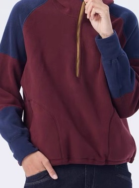 斯琴2023秋季新品女红蓝摇粒绒拼接连帽套头拉链卫衣 BCQS032140