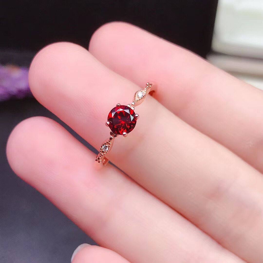 925镀银欧美风小众红色锆石戒指