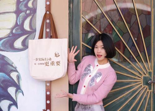 【偏横版哦】编译原创“一步实际行动比一打纲领更重要”帆布包  38*43cm带拉链男女单肩大容量百搭小众礼物通勤百搭