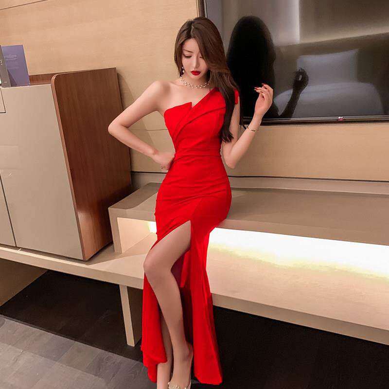 性感斜领开叉长裙女神范连衣裙年会宴会洋装黑色露背长款连身裙通