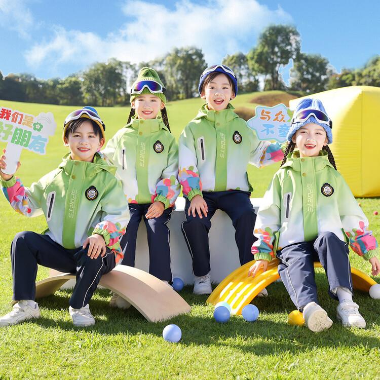 幼儿园园服秋冬季一年级学生校服毕业季制班服绿色定冲锋衣三合一