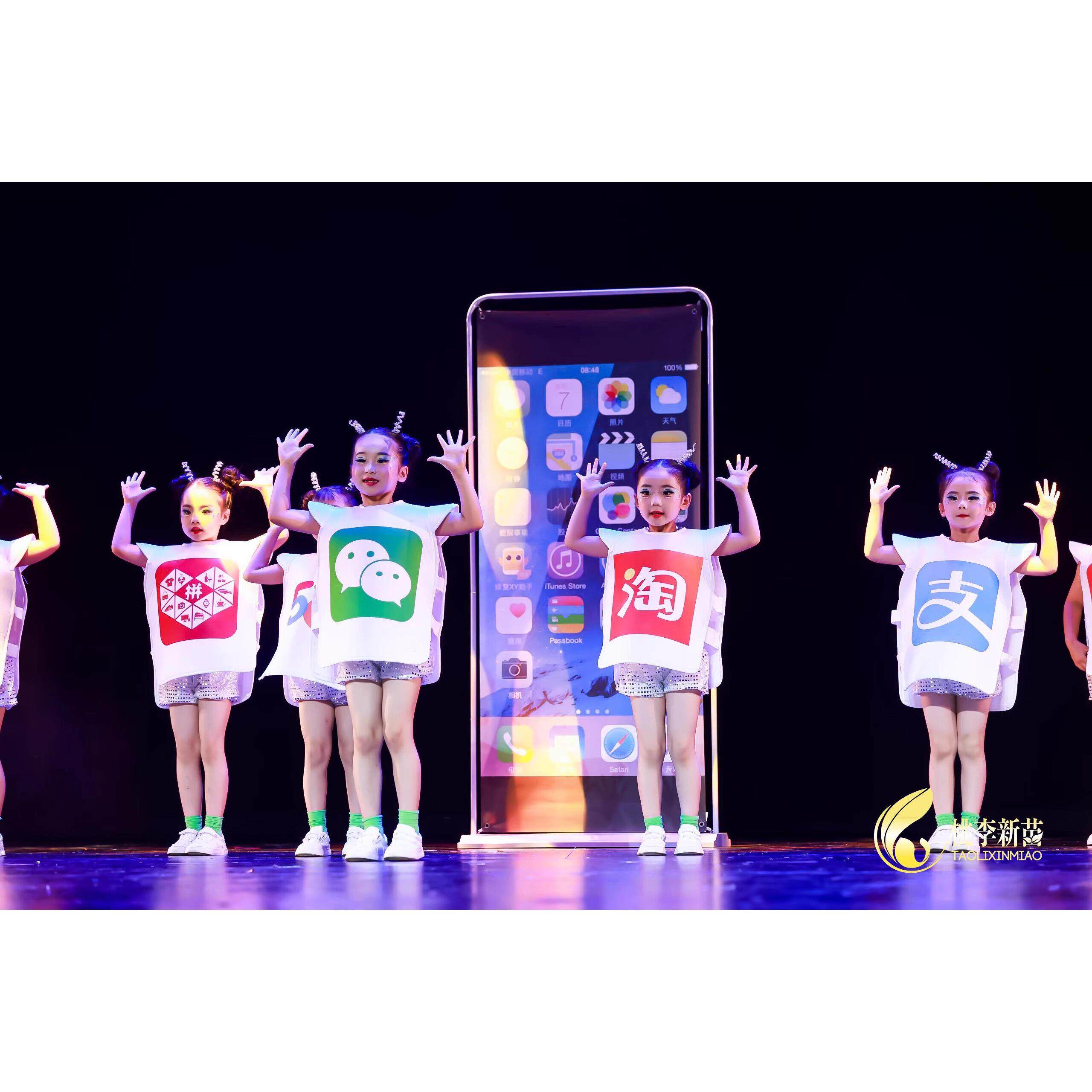 儿童舞蹈表演服六一儿童节舞台服装幼儿定制演出服嘻哈风格练功服