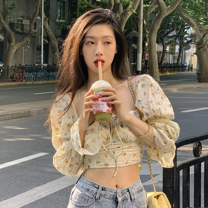 法式别致小众奶甜碎花方领锁骨衬衫女氛围设计感辣妹薄短款上春季