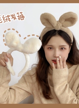 Furry-haired women wash their faces with red-haired red-hair