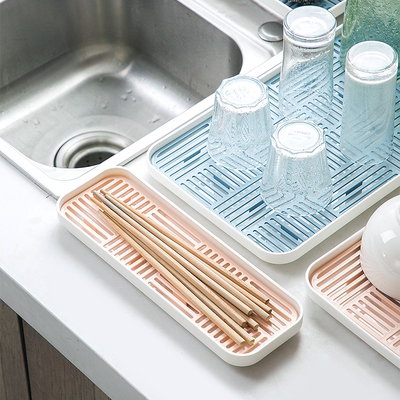 Two-story leachate tray house water cups and chopsticks in t