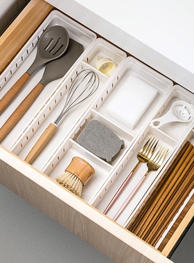 The drawers collect boxes of daily cutlery and sort out the