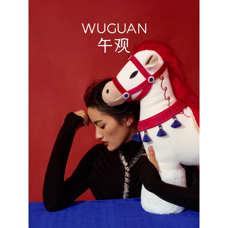 午观『驭冬』异形抱枕沙发立体小马靠垫摆件客厅中式轻奢装饰礼物