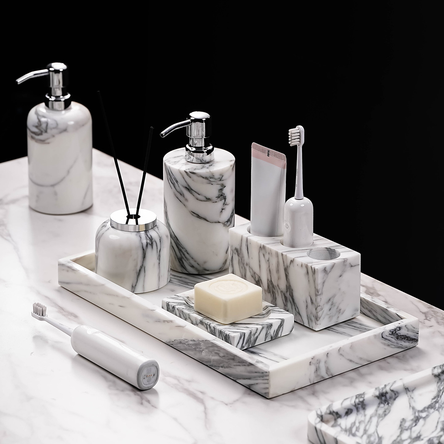 高端楼盘样板房间浴室摆件宝格丽白大花白大理石牙具收纳托盘套装