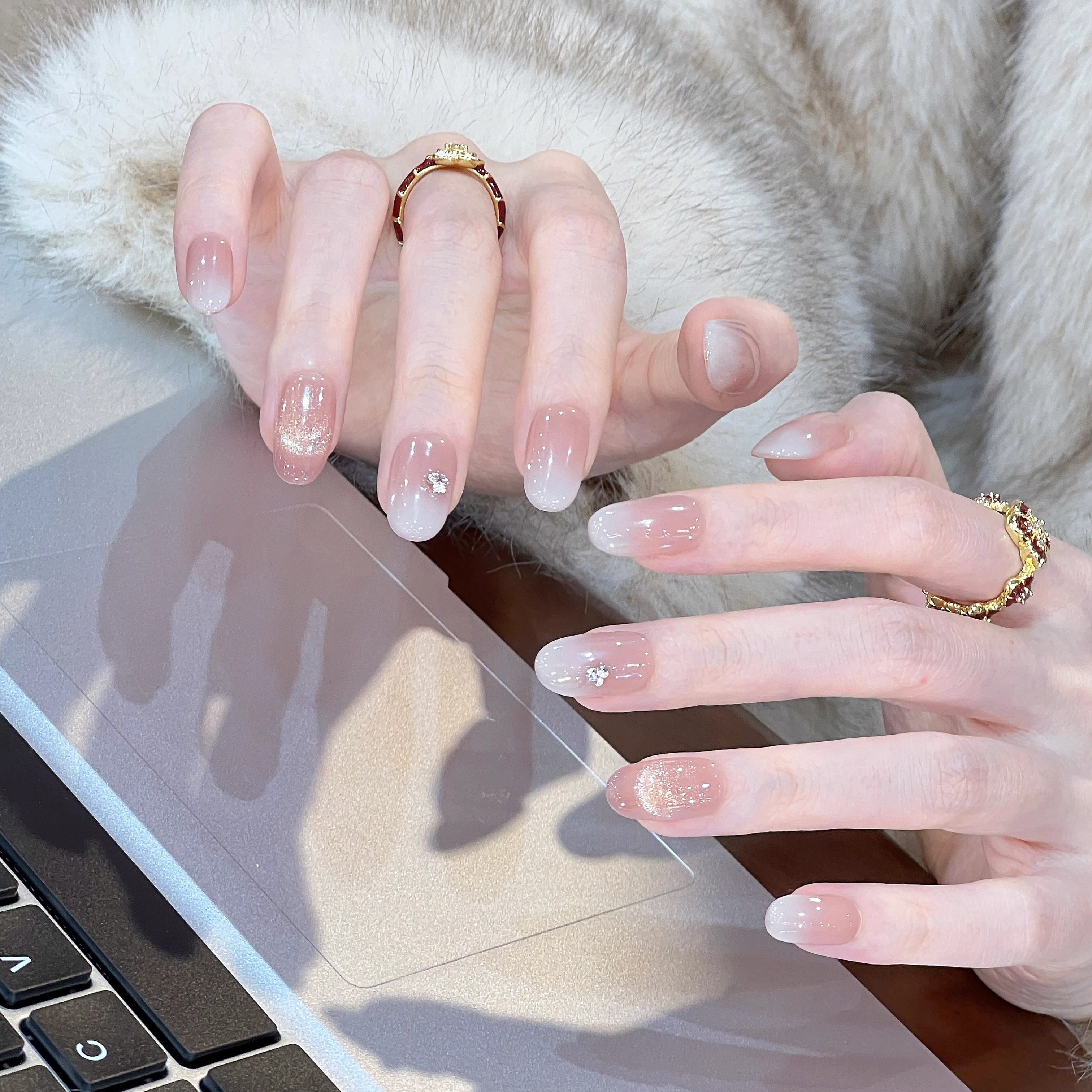 艺人短椭圆渐变乳白简约高级感纯手工美甲穿戴甲短款法式猫眼通勤,彩妆/香水/美妆工具,穿戴甲/甲片,淘宝优惠券,粉丝福利购,淘宝优惠卷