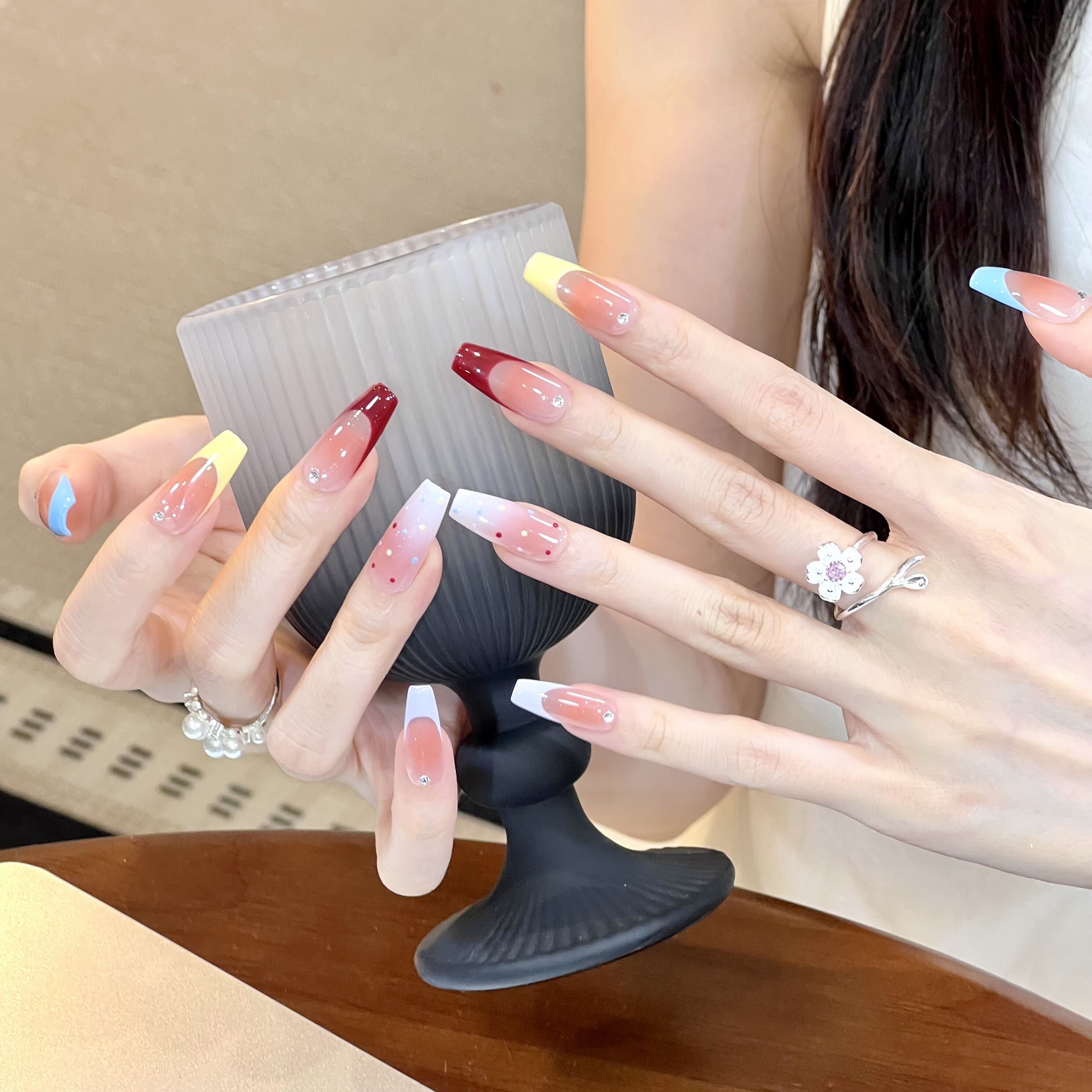 艺人纯欲法式糖果色手工美甲穿戴甲中长款波点显白高级感指甲贴片