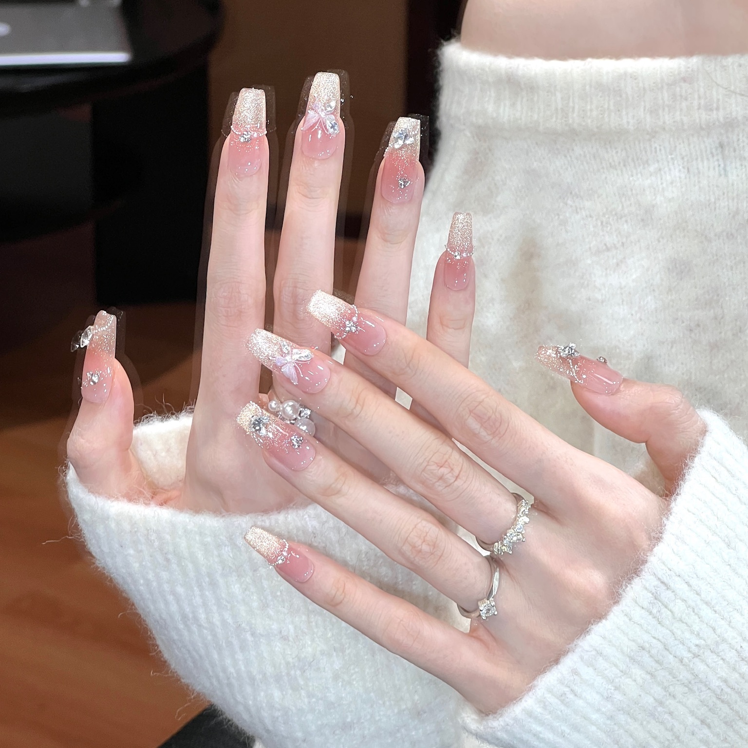 艺人纯欲蝴蝶渐变猫眼手工美甲穿戴甲秋冬显白清透高级感美甲贴片