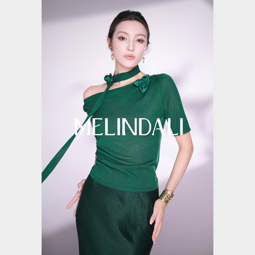 MELINDA LI【花艺师】复古金葱细闪立体花朵飘带一字领修身毛衣