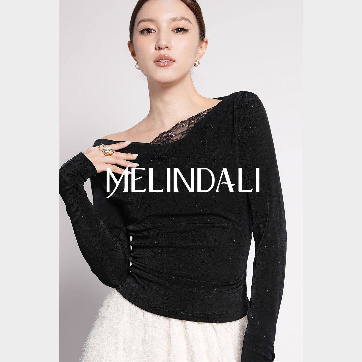 MELINDA LI【睫毛醋酸】优雅职场光泽感醋酸蕾丝荡领针织长袖T