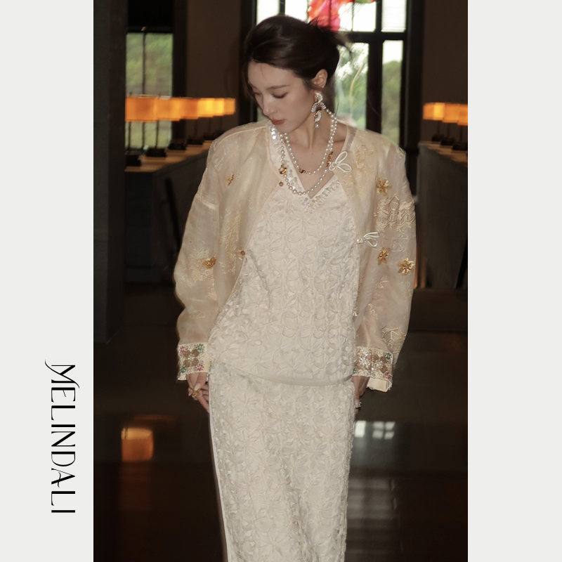 MELINDA LI【梨花】法式设计感花朵亮片背心+高腰包臀半裙套装