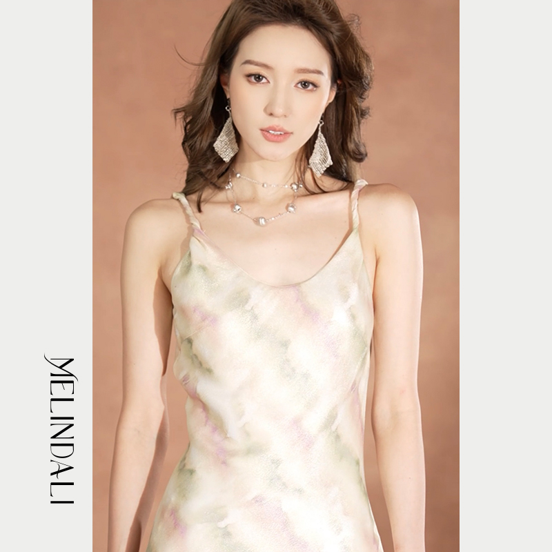 MELINDA LI【晴方好】法式優(yōu)雅人絲暈染燙銀印花肩帶斜裁連衣裙