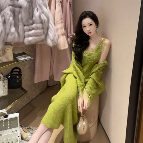 七月浪漫秋冬新款气质森系蕾丝吊带连衣裙针织开衫女装独特套装