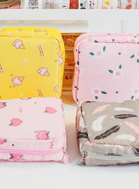 Portable large capacity girl sanitary napkins wet wipes tam