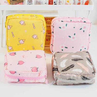 Portable large capacity girl sanitary napkins wet wipes tam
