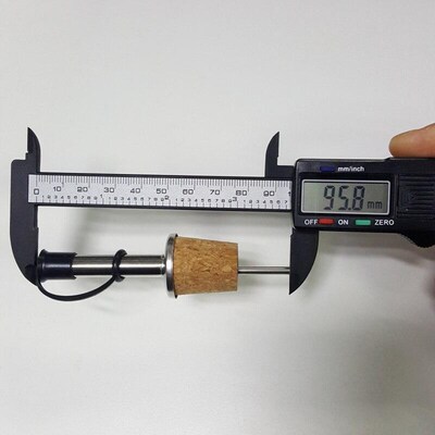 1Pcs Bottle Stopper Red Wine Pourer with Cap Champagne Oil B