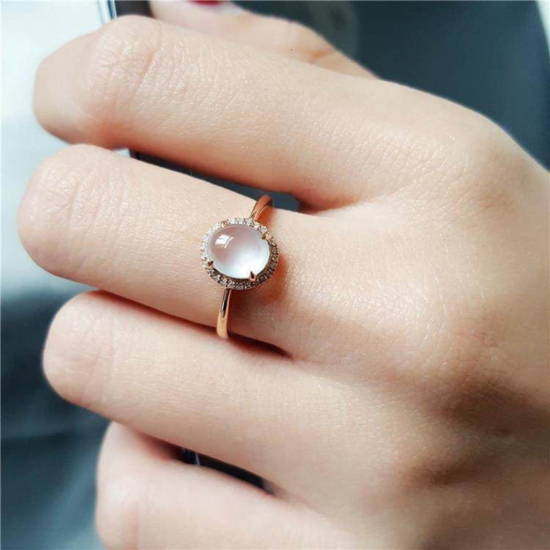 白冰玉髓戒指女荧光冰种蛋面轻奢高级感仿缅甸翡翠