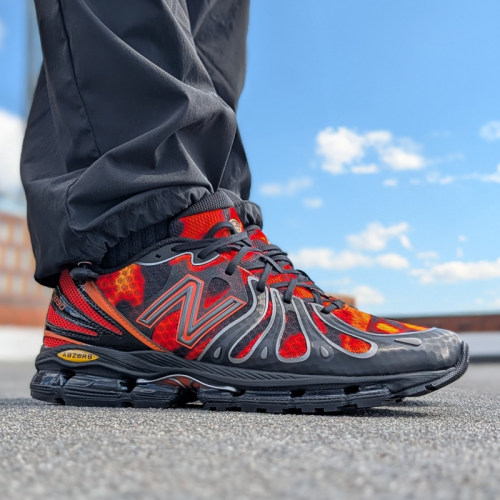 NEWBALANCE联名透气减震跑鞋