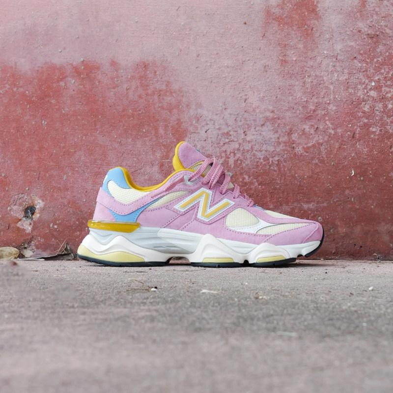 粉色透气防耐磨跑步鞋