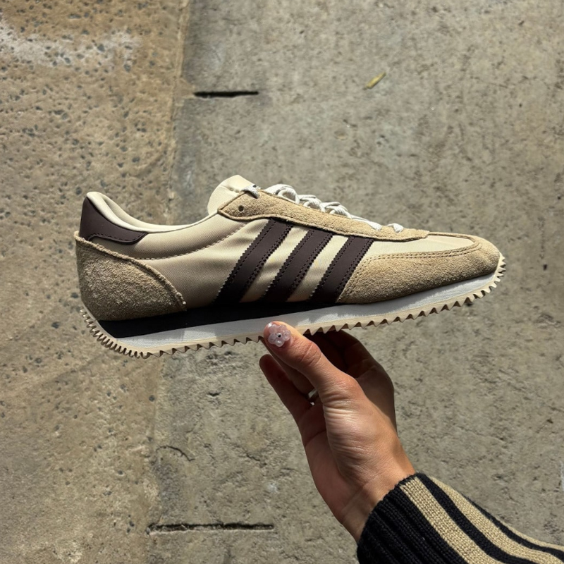 阿迪达斯防滑耐磨联名跑鞋