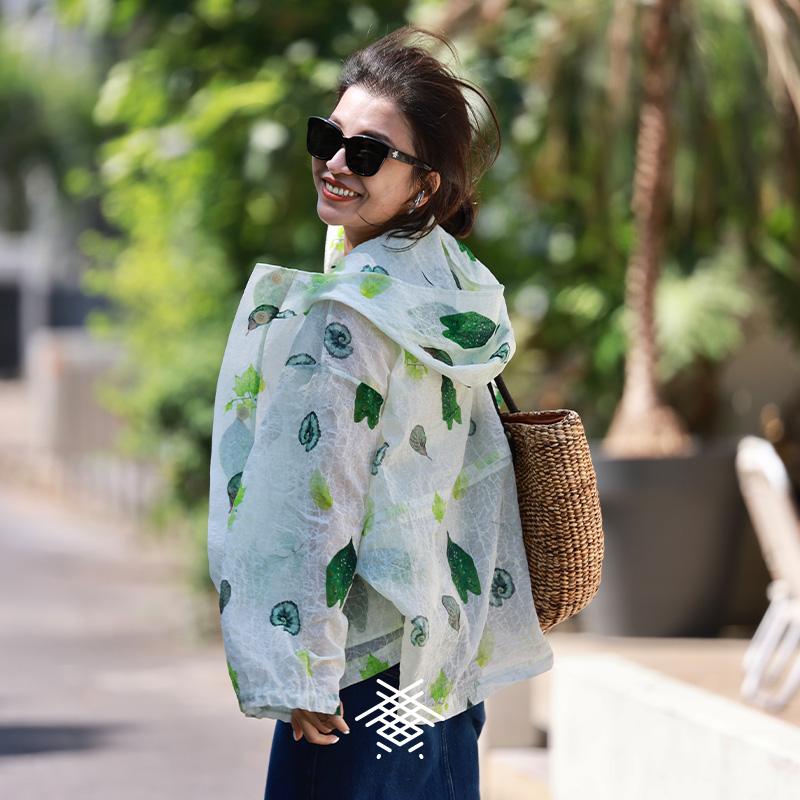 小闪 言叶之庭 纯棉盐缩肌理树叶印花春夏度假感连帽物理防晒外套