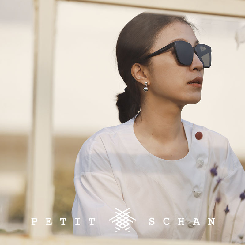 小闪开叉系带廓形落肩短袖t恤