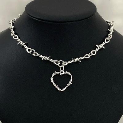 Small Wire Brambles Iron Heart Choker Necklace Women Hip-ho