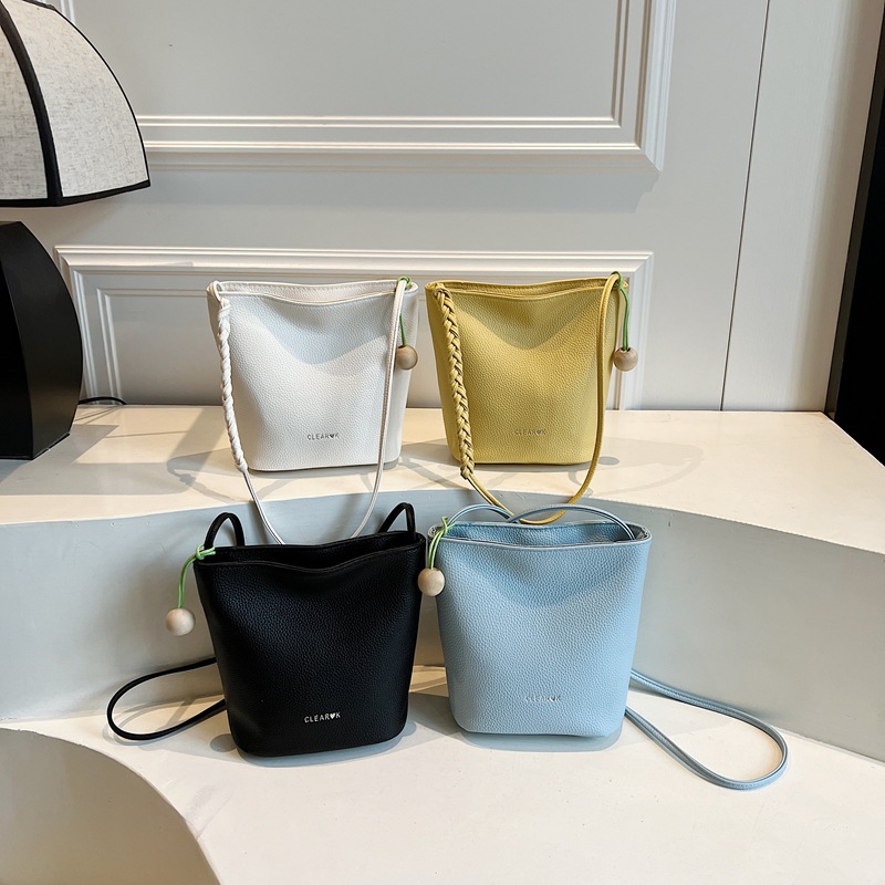 2025夏季时尚简约女生手机包新款创意斜挎小包潮流通勤女士单肩包