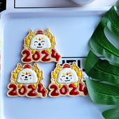 宠物新年2024龙年鸡肉饼干狗狗猫咪营养羊奶粉型犬维生素补钙蛋白