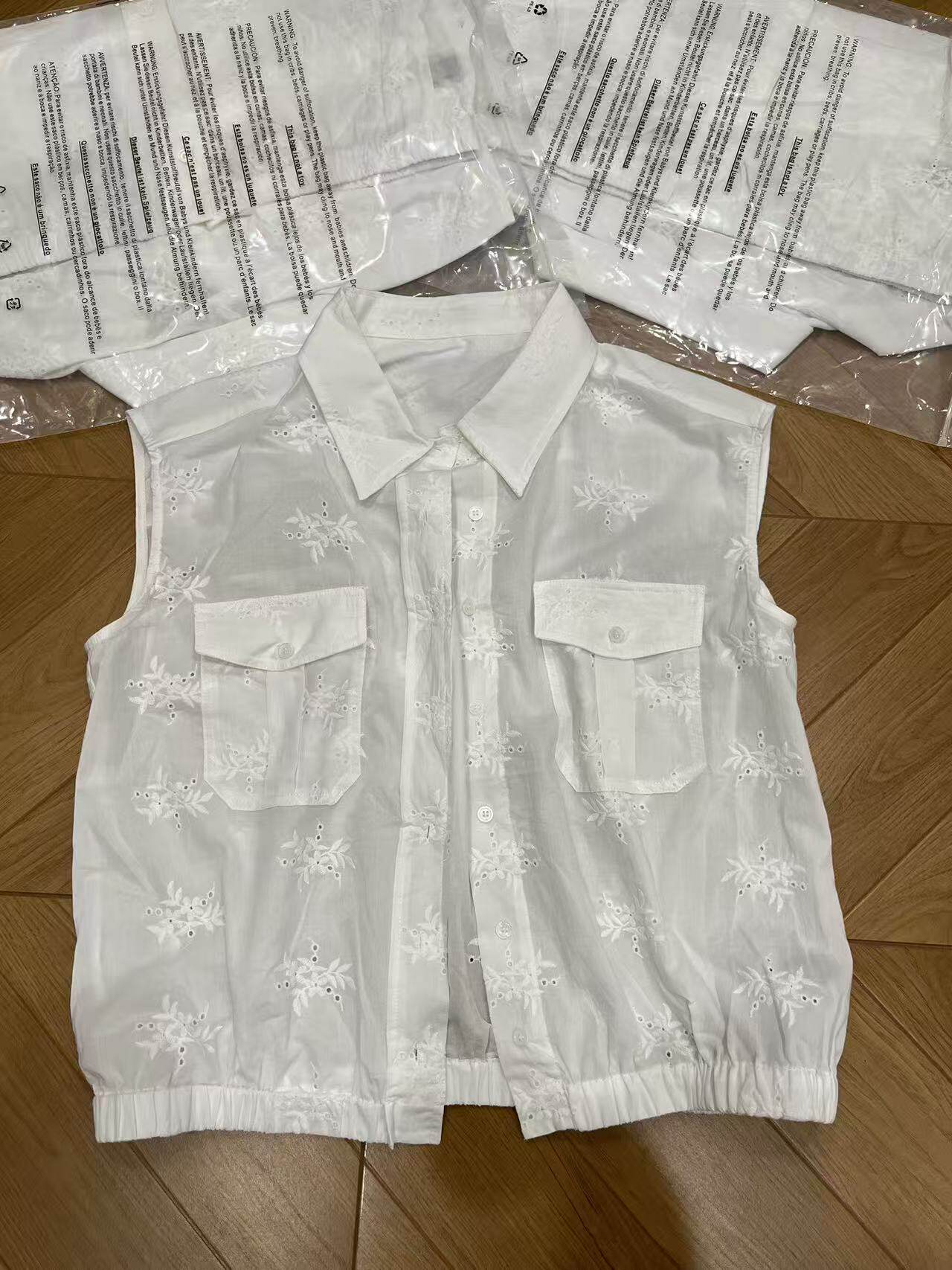 欧洲站2026夏季新款时尚欧货翻领纽扣前口袋刺绣花朵无袖衬衫上衣